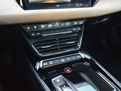 Used 2023 Audi e-tron GT Premium Plus image 20