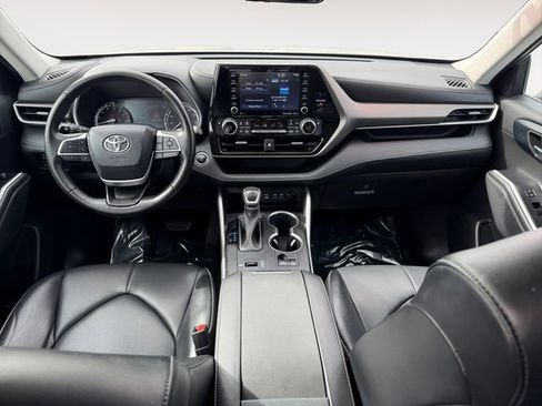 Used 2022 Toyota Highlander XLE image 10