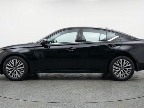 Used 2025 Nissan Altima 2.5 SV FWD image 5