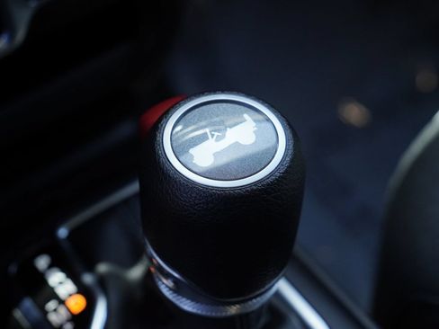 Used 2024 Jeep Wrangler Unlimited w/ Convenience Group AWD/4WD image 19