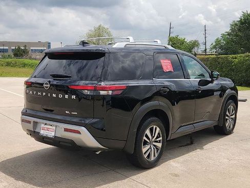 Certified 2025 Nissan Pathfinder SL AWD/4WD image 5