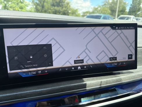 Certified 2023 BMW 740i RWD image 29