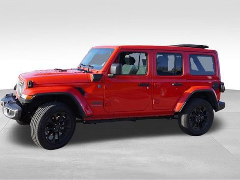 Certified 2025 Jeep Wrangler Unlimited Sahara w/ Safety Group AWD/4WD image 11
