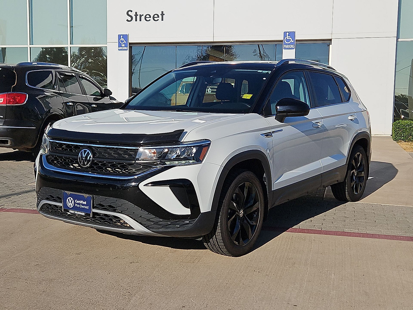 Certified 2024 Volkswagen Taos SE w/ Panoramic Sunroof Package FWD image 4