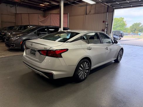 Used 2023 Nissan Altima 2.5 SV FWD image 4