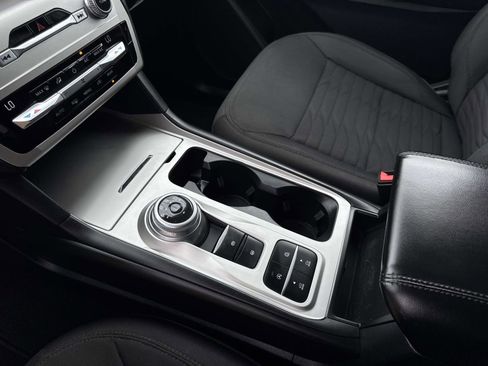 Used 2021 Ford Explorer XLT image 26