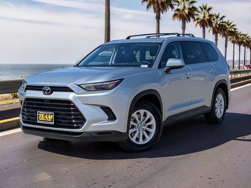 Used 2024 Toyota Grand Highlander AWD image 2