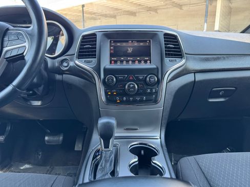 Used 2018 Jeep Grand Cherokee Laredo image 15