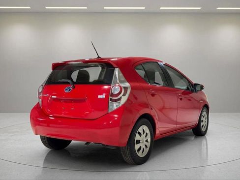 Used 2014 Toyota Prius C One image 3