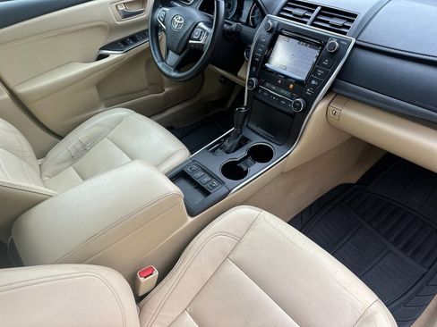 Used 2016 Toyota Camry XLE w/ Moonroof Package FWD image 16