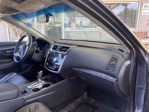 Used 2018 Nissan Altima 2.5 SL FWD image 14