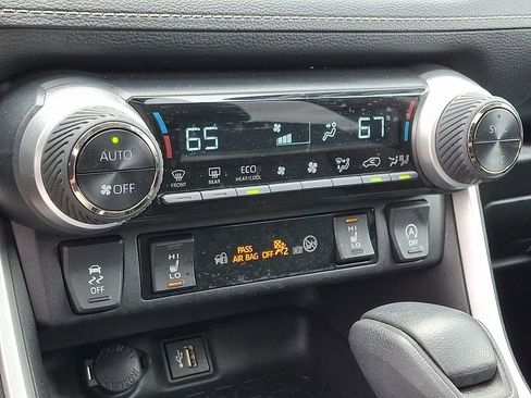 Used 2024 Toyota RAV4 XLE w/ Convenience Package AWD/4WD image 18