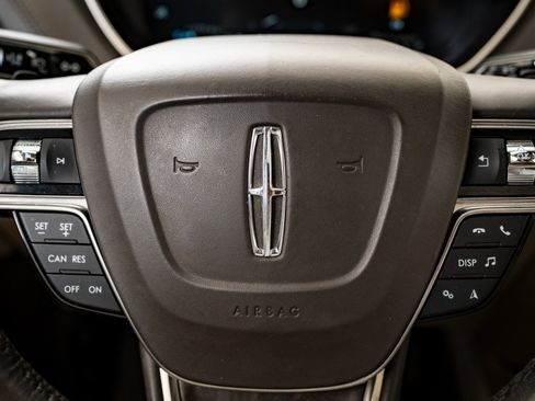 Used 2019 Lincoln Nautilus Select image 29