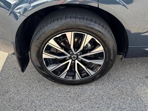 Certified 2025 Volvo XC60 B5 Core w/ Protection Package Premier AWD/4WD image 32