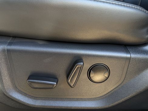 Used 2024 Ford Expedition XLT RWD image 27