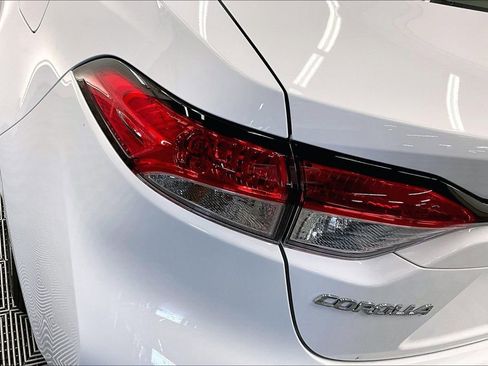 Used 2025 Toyota Corolla LE FWD image 27