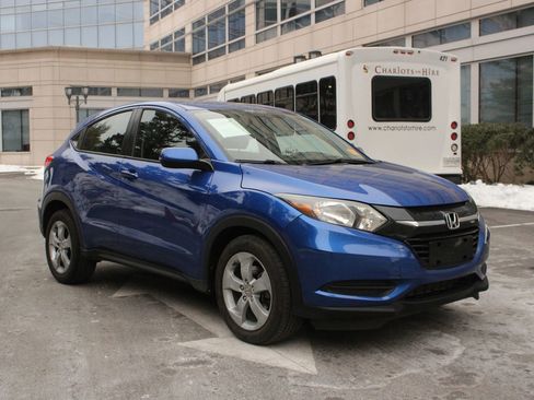 Used 2018 Honda HR-V LX image 1