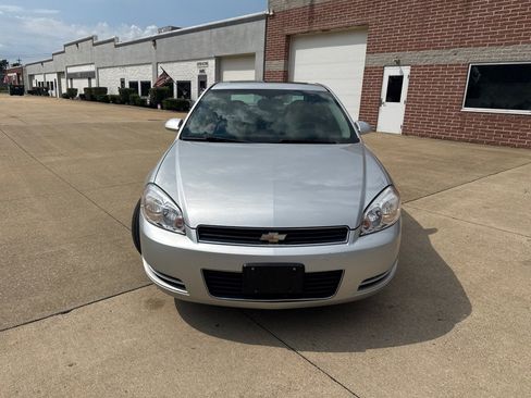 Used 2009 Chevrolet Impala LT w/ Luxury Edition Package FWD image 2