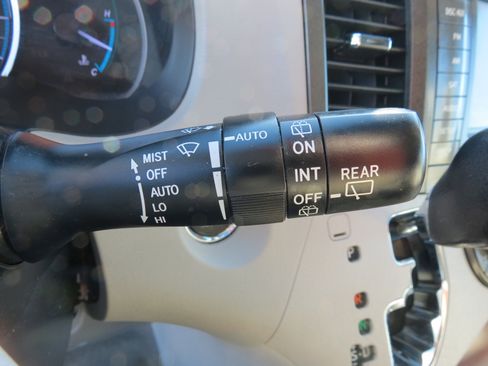 Used 2013 Toyota Sienna Limited image 16