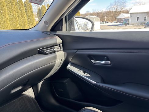 Used 2025 Nissan Sentra SR w/ SR Premium Package image 25