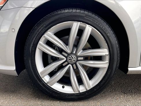 Used 2017 Volkswagen Passat 1.8T SEL Premium image 23