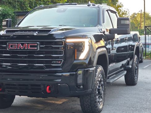 Used 2024 GMC Sierra 3500 AT4 w/ Technology Package AWD/4WD image 3