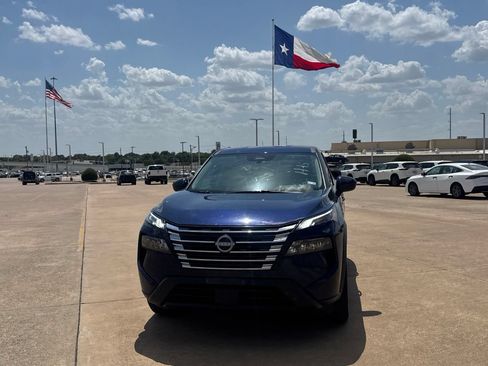 Used 2025 Nissan Rogue SV FWD image 6