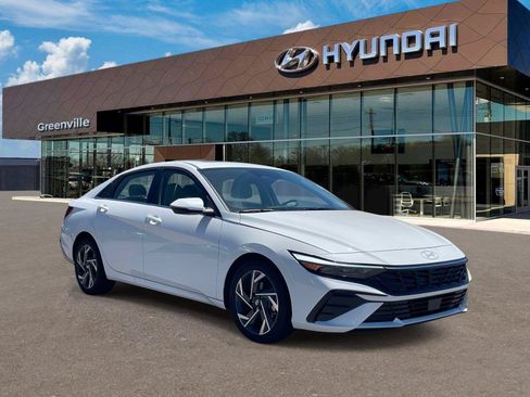 Certified 2025 Hyundai Elantra Limited w/ Cargo Package FWD image 1