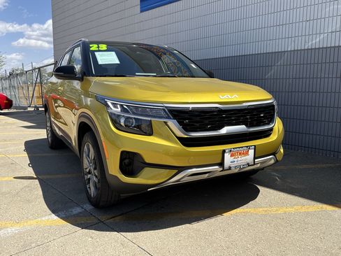 Used 2023 Kia Seltos S w/ Navigation Package AWD/4WD image 2