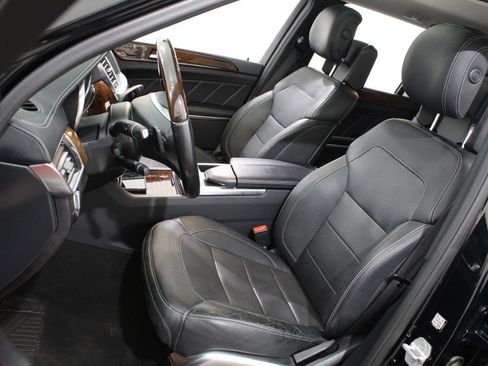 Used 2015 Mercedes-Benz GL 550 4MATIC image 20