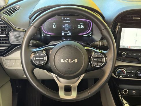 Used 2023 Kia Soul EX FWD image 4