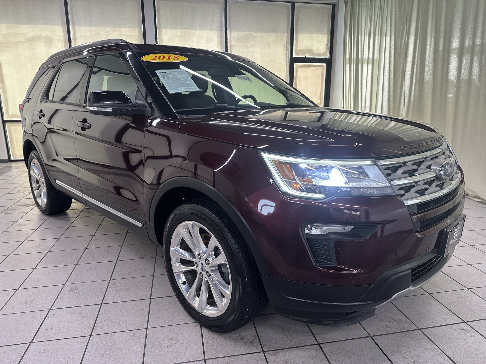 Used 2018 Ford Explorer XLT w/ Equipment Group 202A AWD/4WD image 3