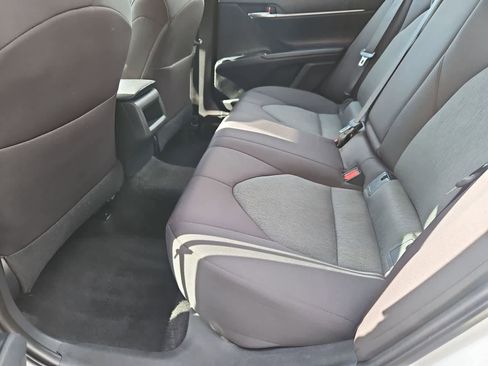 Used 2018 Toyota Camry LE FWD image 19