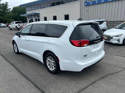 Used 2026 Chrysler Voyager LX FWD image 5