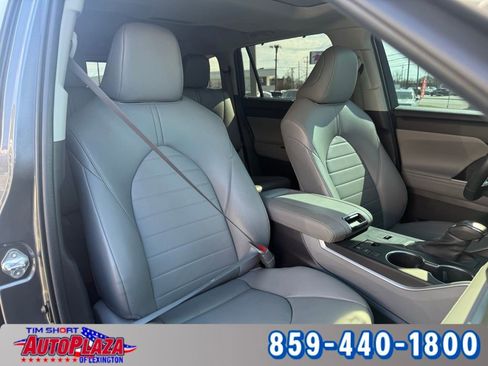 Used 2023 Toyota Highlander XLE image 20