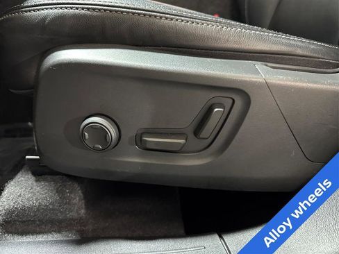 Used 2022 Volvo XC40 T5 Momentum image 19