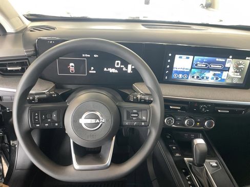 Used 2025 Nissan Kicks SV image 7