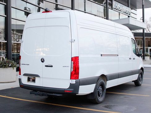 Used 2025 Mercedes-Benz Sprinter 2500 image 3