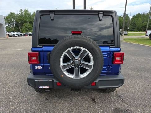 Used 2018 Jeep Wrangler Unlimited Sahara w/ Dual Top Group AWD/4WD image 24