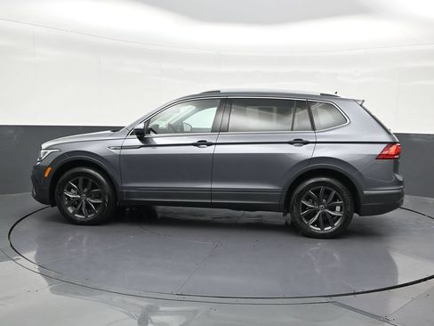 Used 2023 Volkswagen Tiguan SE FWD image 2