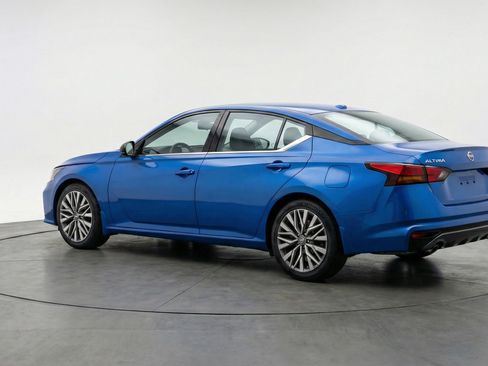 Used 2025 Nissan Altima 2.5 SV image 6