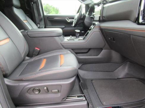 Used 2024 GMC Sierra 1500 AT4 AWD/4WD image 10