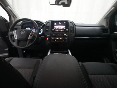 Used 2024 Nissan Titan SV w/ SV Convenience Package AWD/4WD image 5