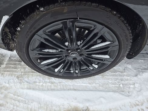 Used 2024 Land Rover Range Rover Long Wheelbase Autobiography image 12