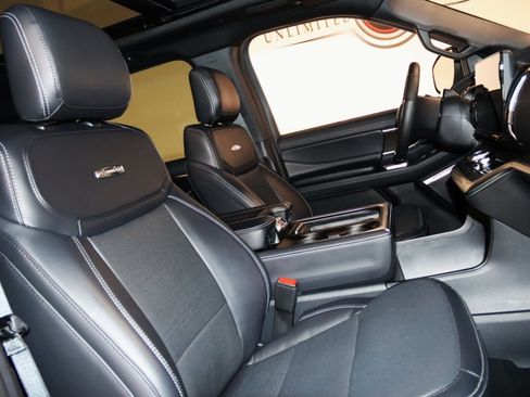 Used 2025 Ford Expedition Platinum w/ Stealth Performance Package AWD/4WD image 61
