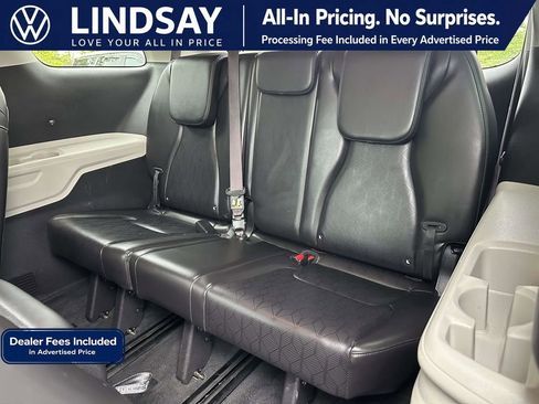 Used 2022 Kia Carnival LX FWD image 15