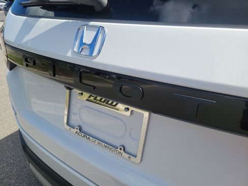 Used 2025 Honda Pilot Touring image 14