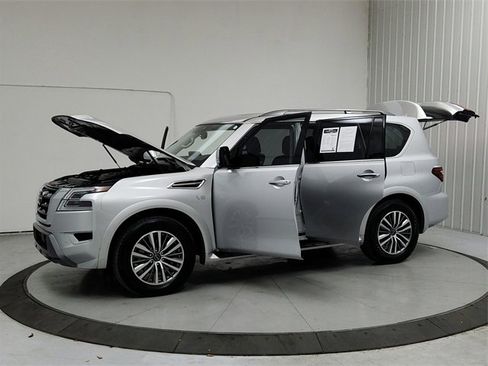 Used 2021 Nissan Armada SL w/ Captain's Chairs Package image 11