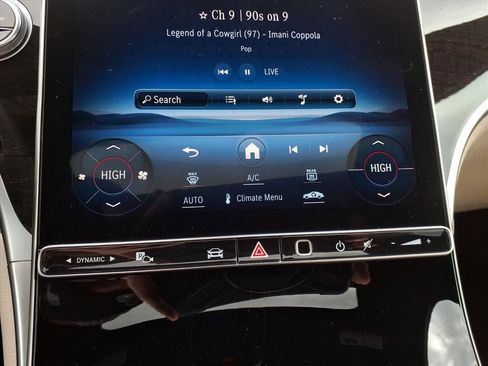 Used 2024 Mercedes-Benz GLC 300 4MATIC image 10