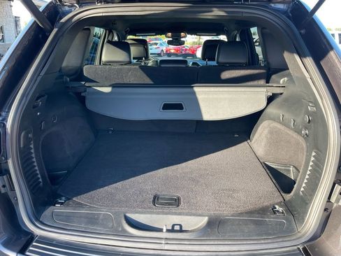 Used 2018 Jeep Grand Cherokee Altitude image 12